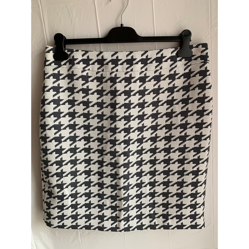 Banana Republic Houndstooth Pencil Skirt (Size 14)